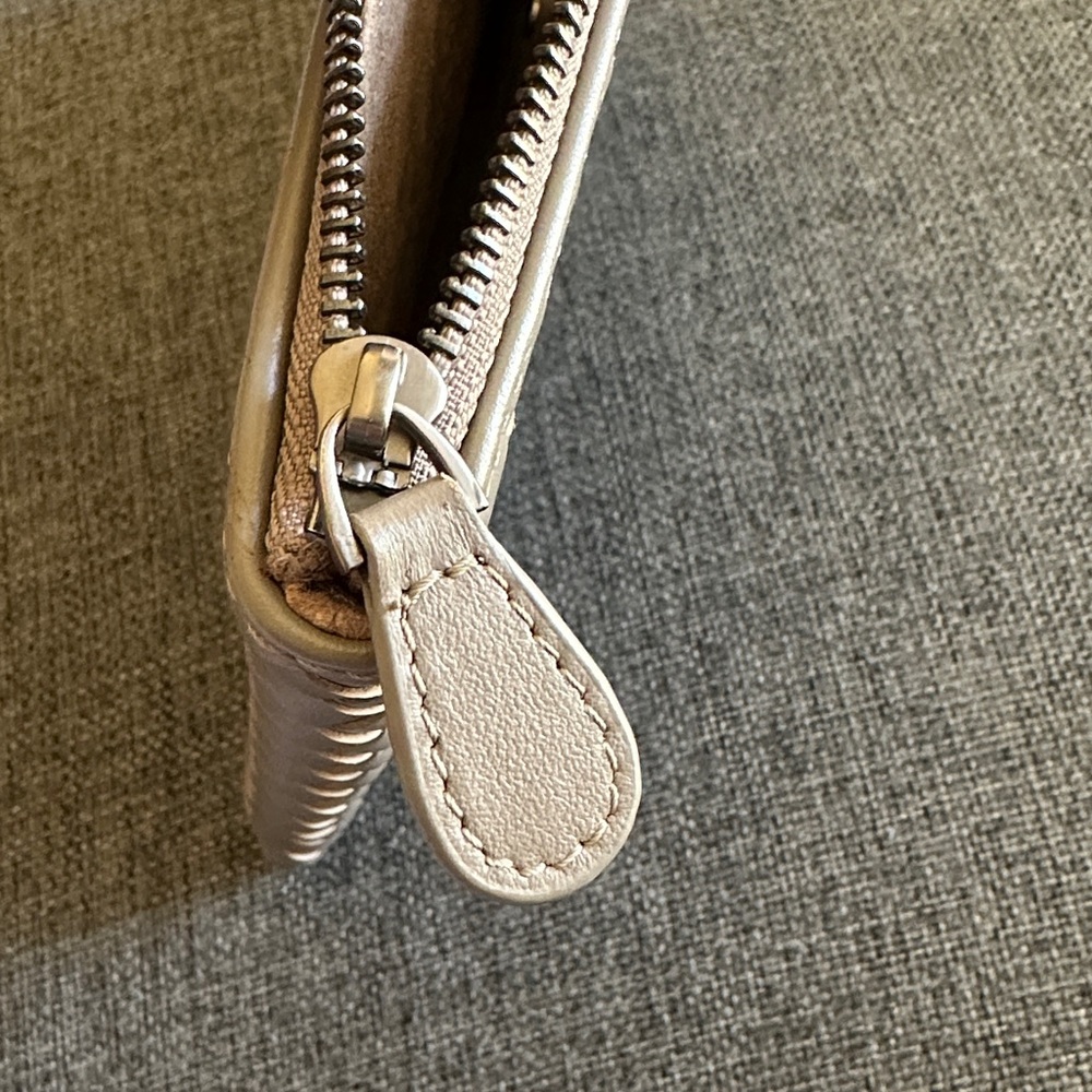 Bottega Veneta Grey Intrecciato Leather Clutch with Mirror - Picture 7 of 10
